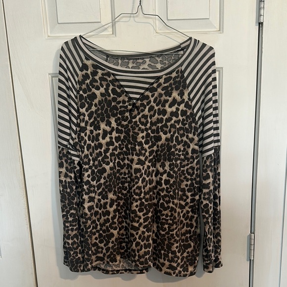 Leopard print long sleeve top size 1x - Picture 1 of 3